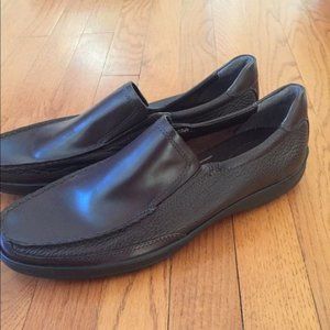 New men's Clarks brown leather shoes